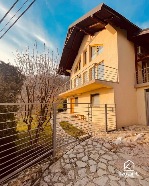 Moderna kuća sa vrtom, Semizovac — slika 1
