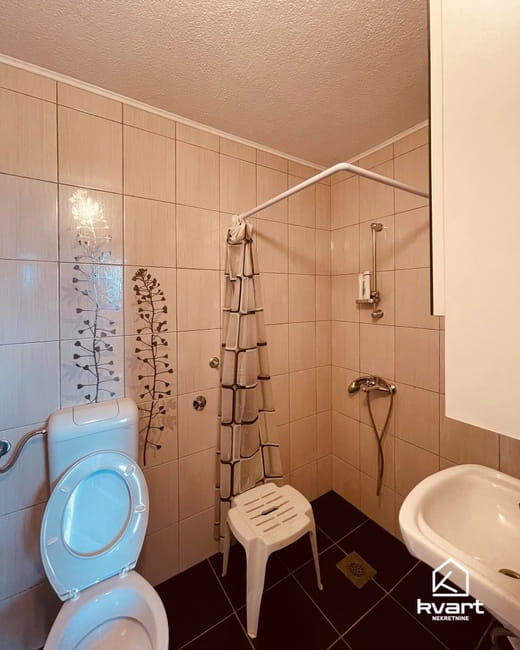 Moderna kuća sa vrtom, Semizovac — slika 18