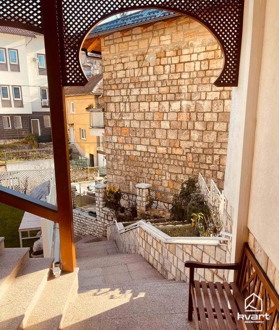 Stan Čadordžina, Stari Grad — slika 24